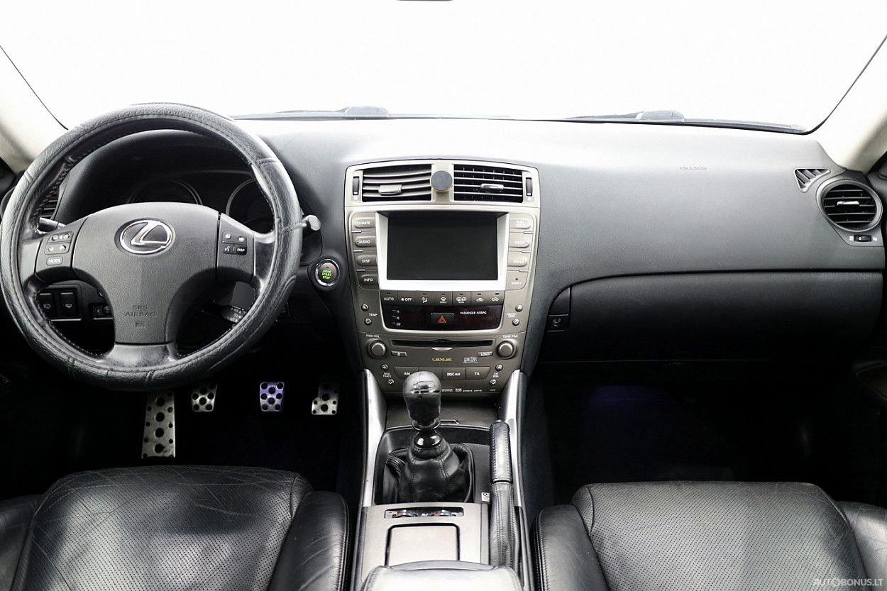 Lexus IS 220 | 4