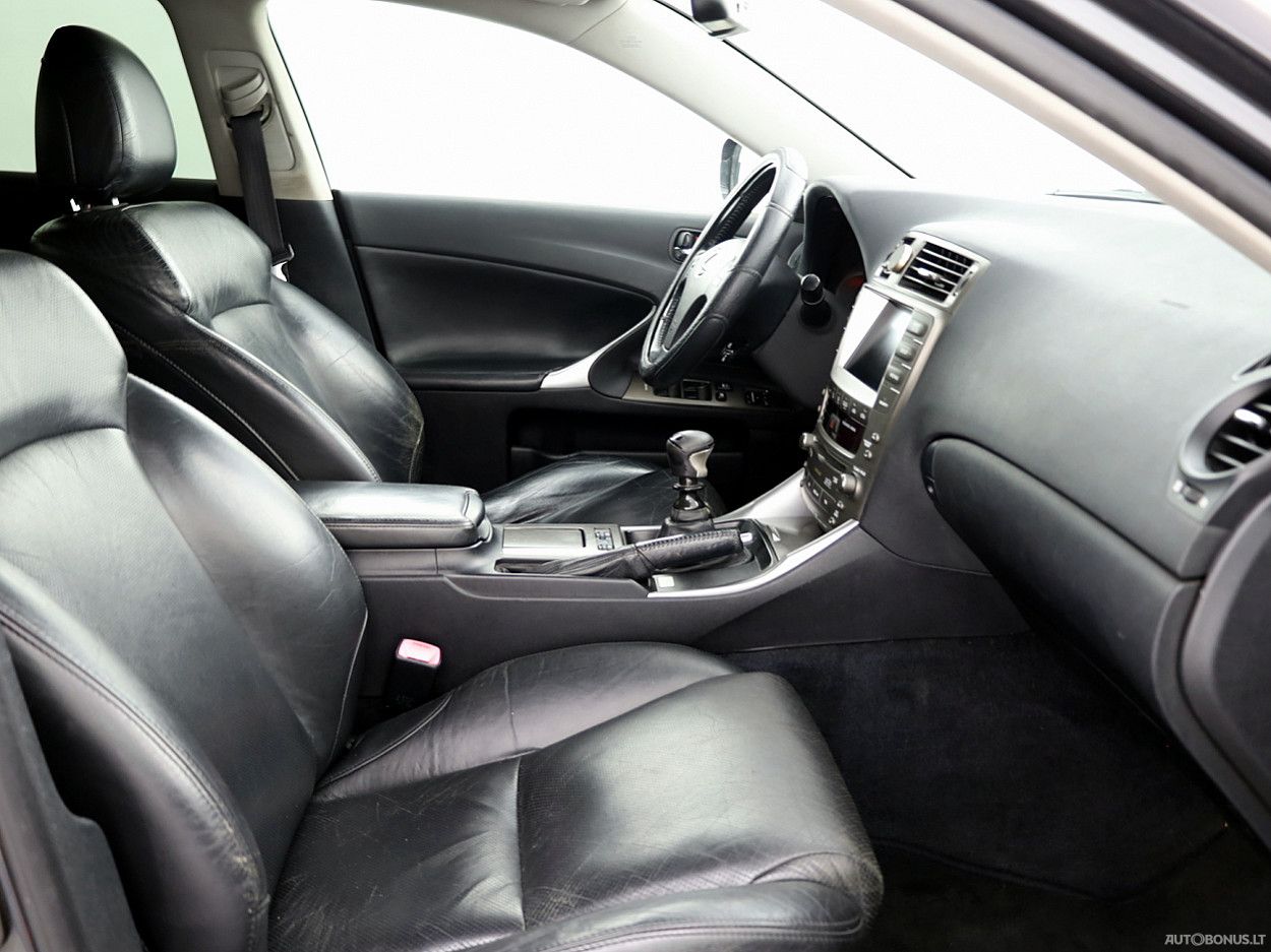 Lexus IS 220 | 5