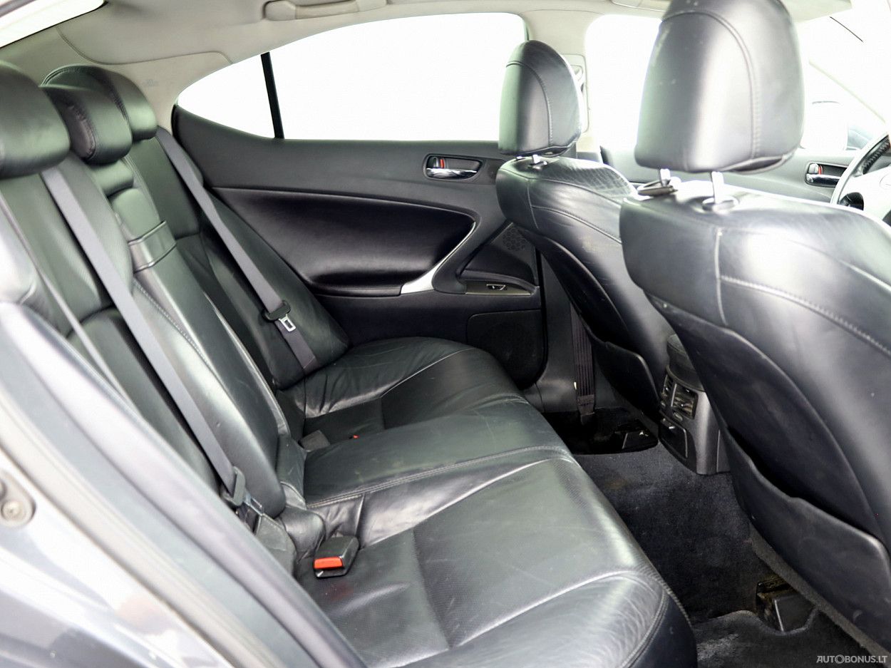 Lexus IS 220 | 6