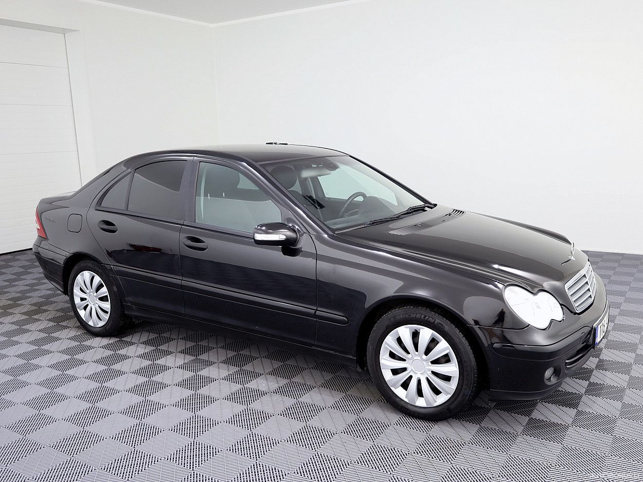 Mercedes-Benz C200, 1.8 l., sedanas