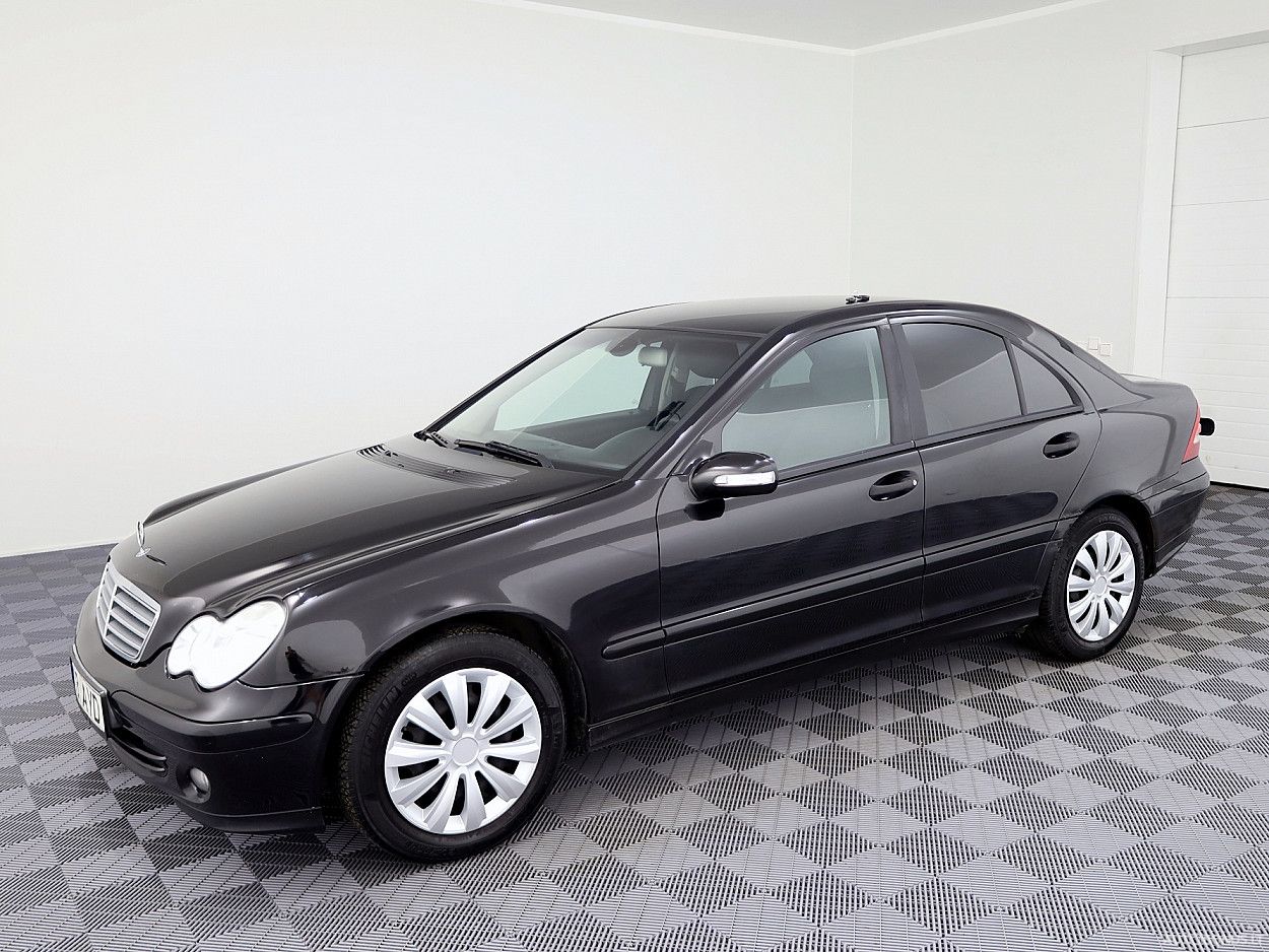 Mercedes-Benz C200 | 1