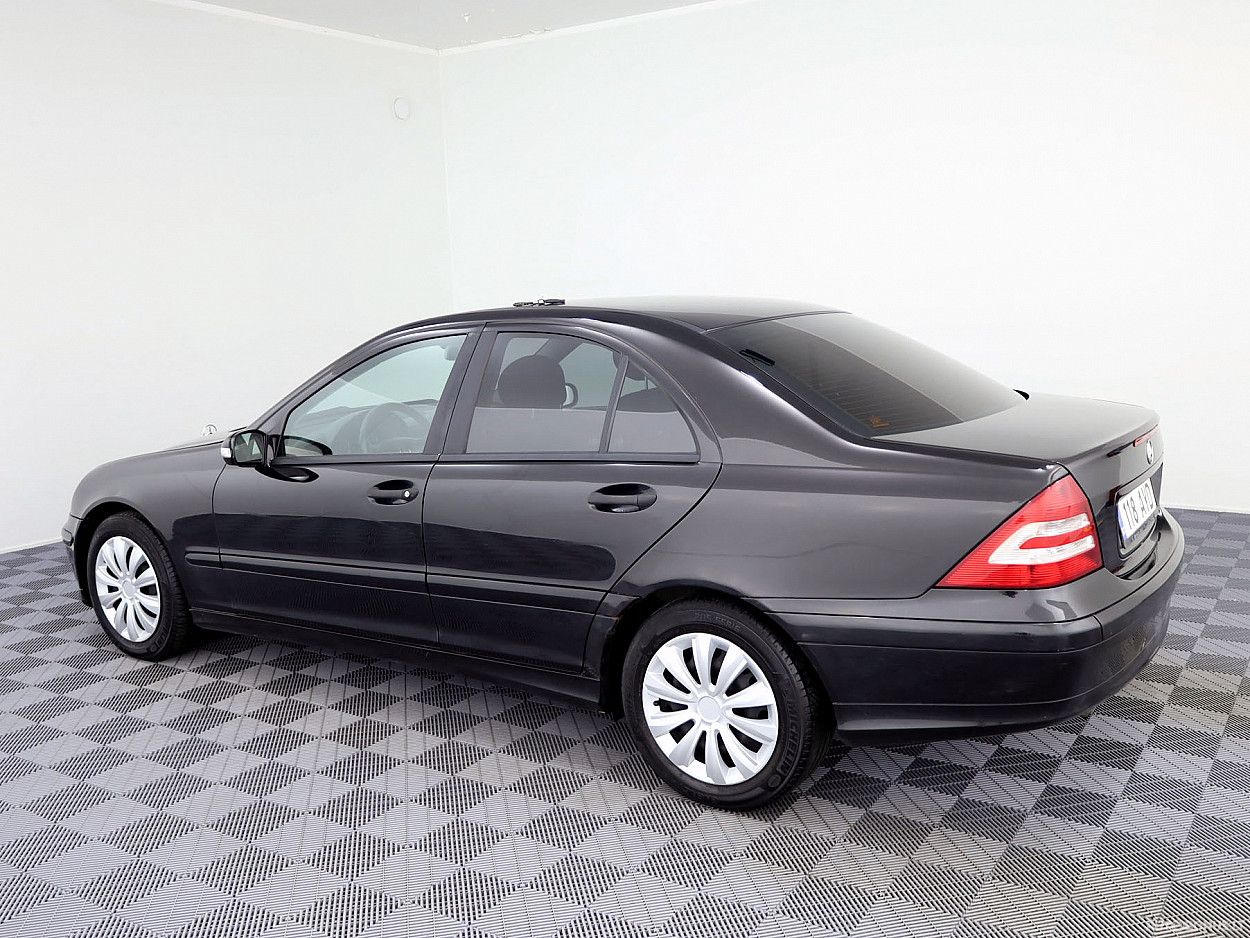Mercedes-Benz C200 | 3
