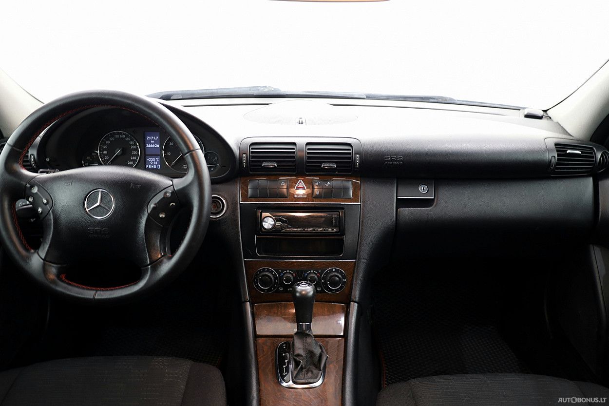 Mercedes-Benz C200 | 4