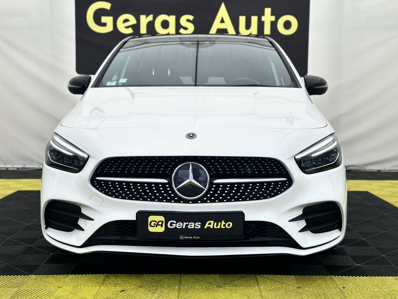 Mercedes-Benz B200 | 1