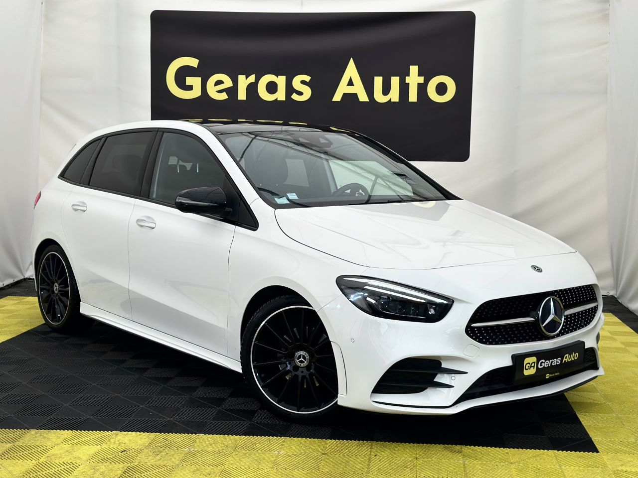 Mercedes-Benz B200 | 3