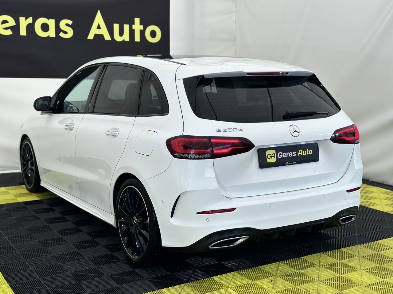 Mercedes-Benz B200 | 4