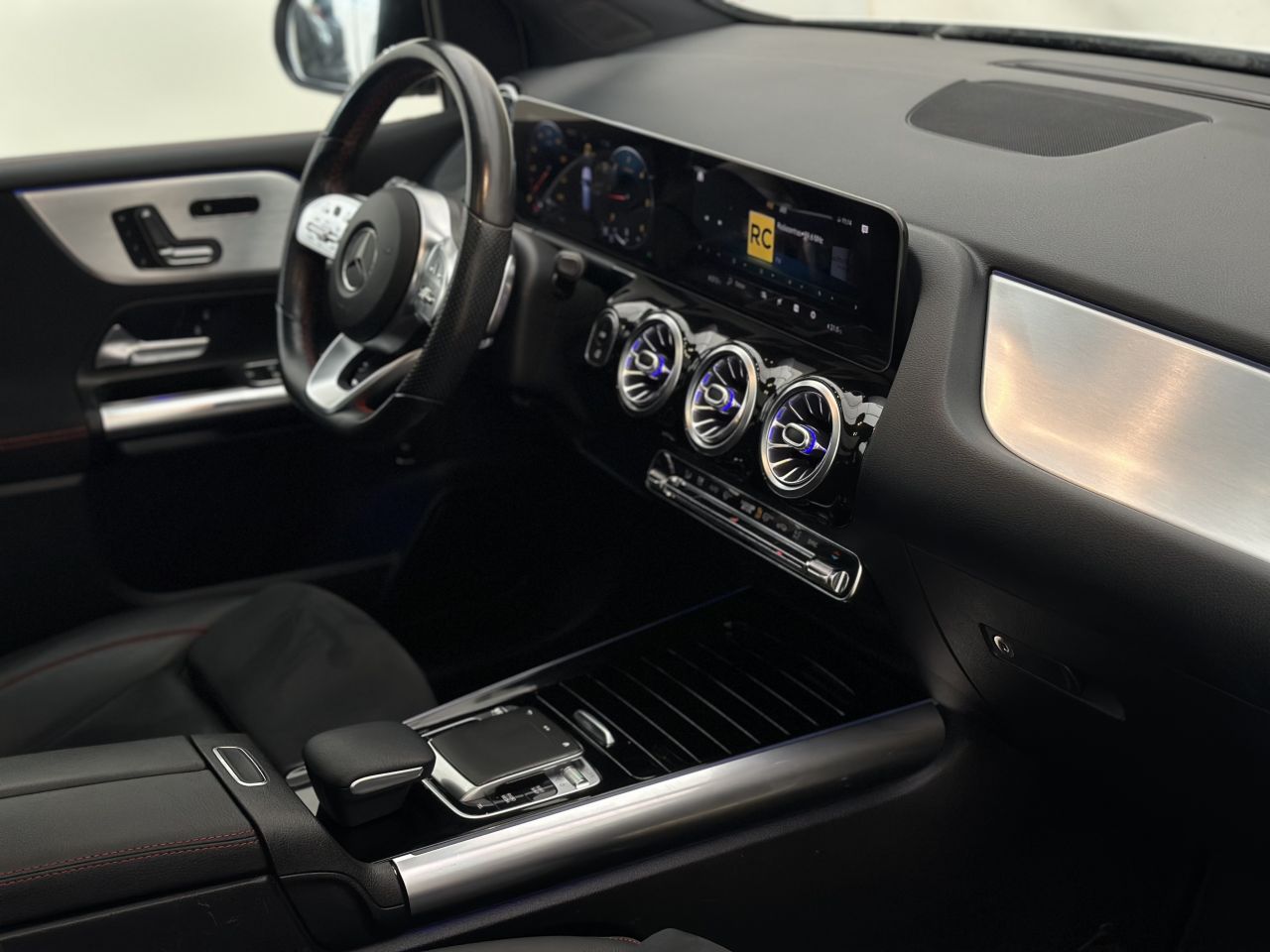 Mercedes-Benz B200 | 12