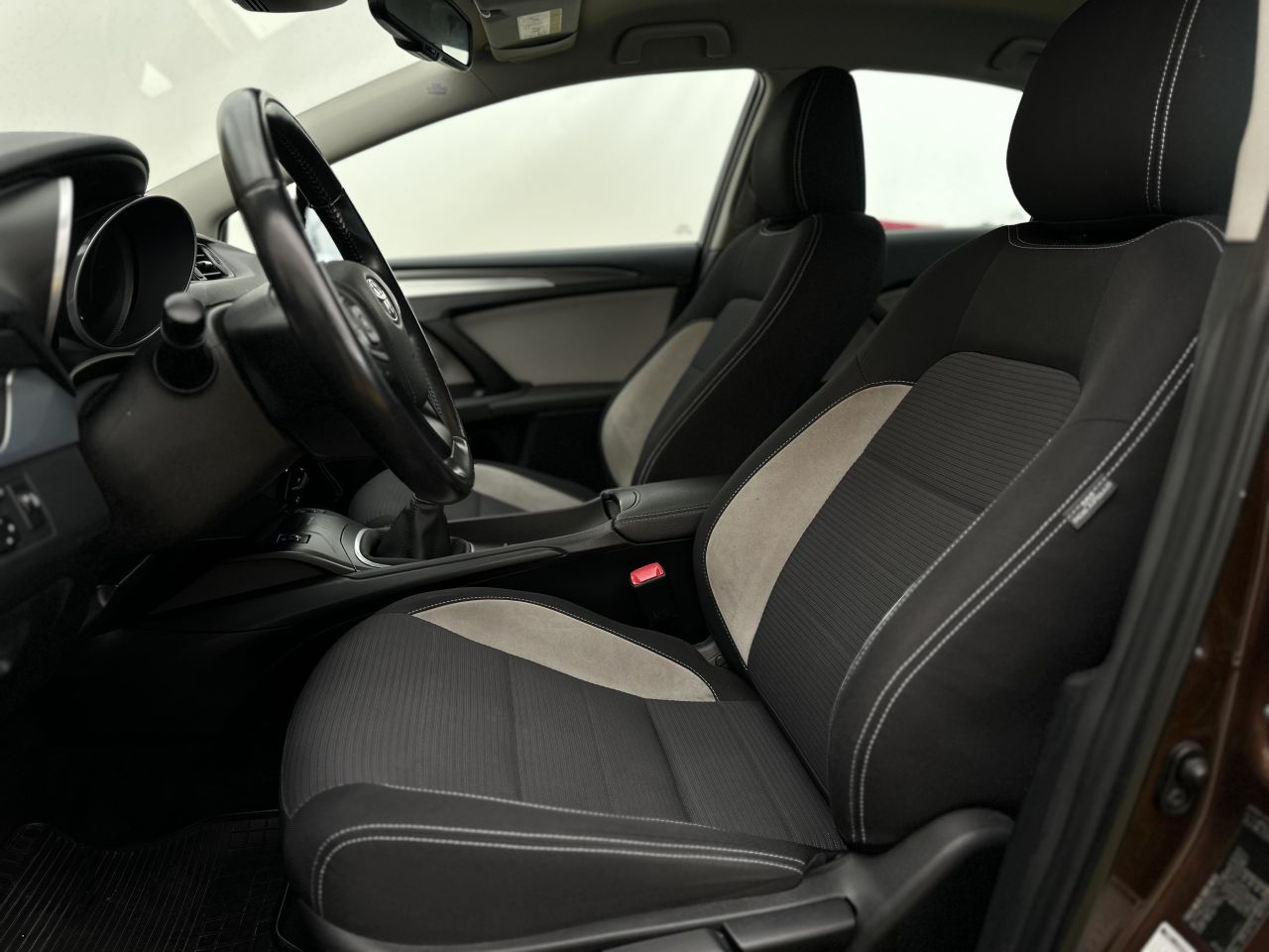 Toyota Avensis | 8