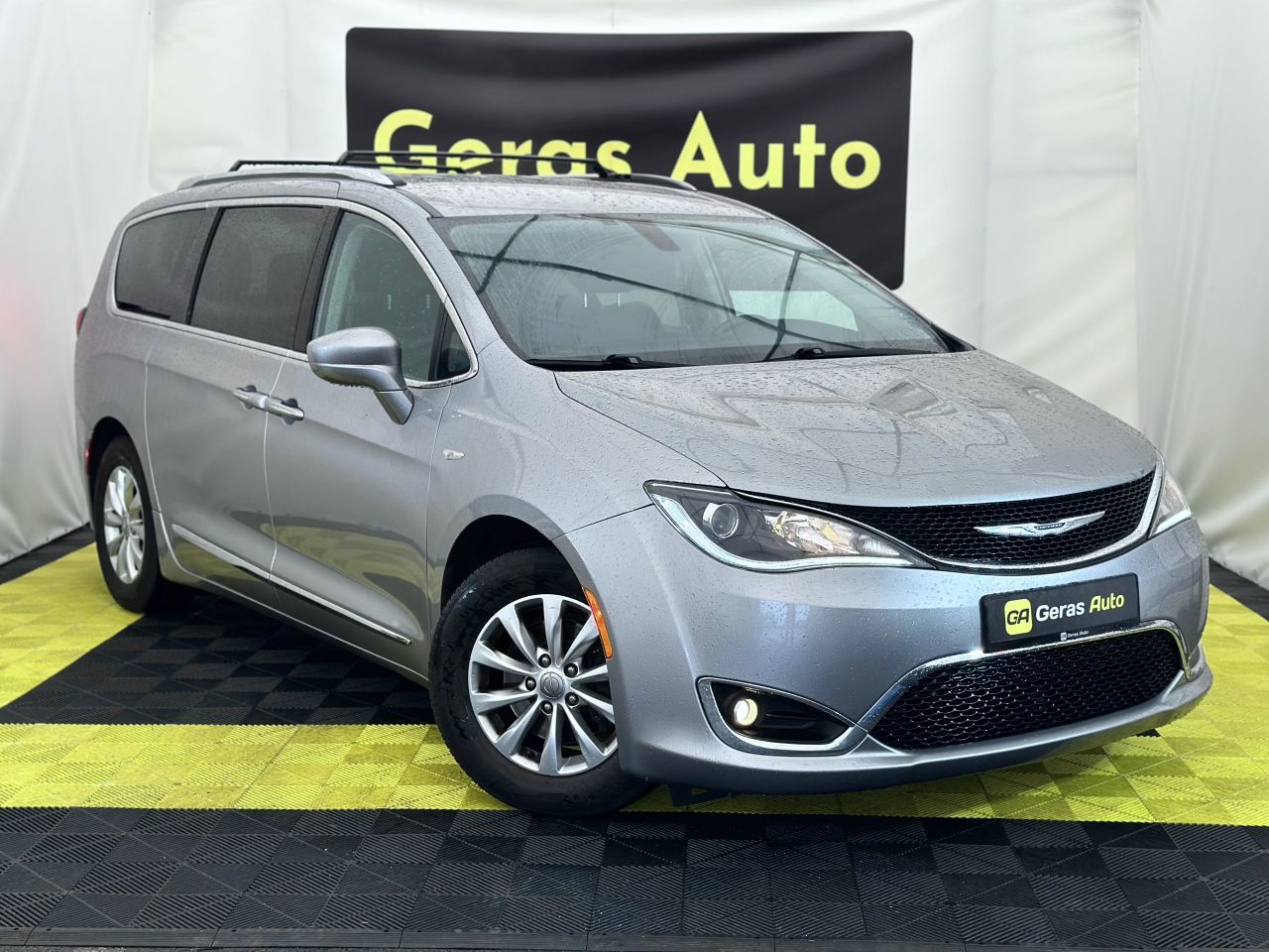 Chrysler Pacifica | 2