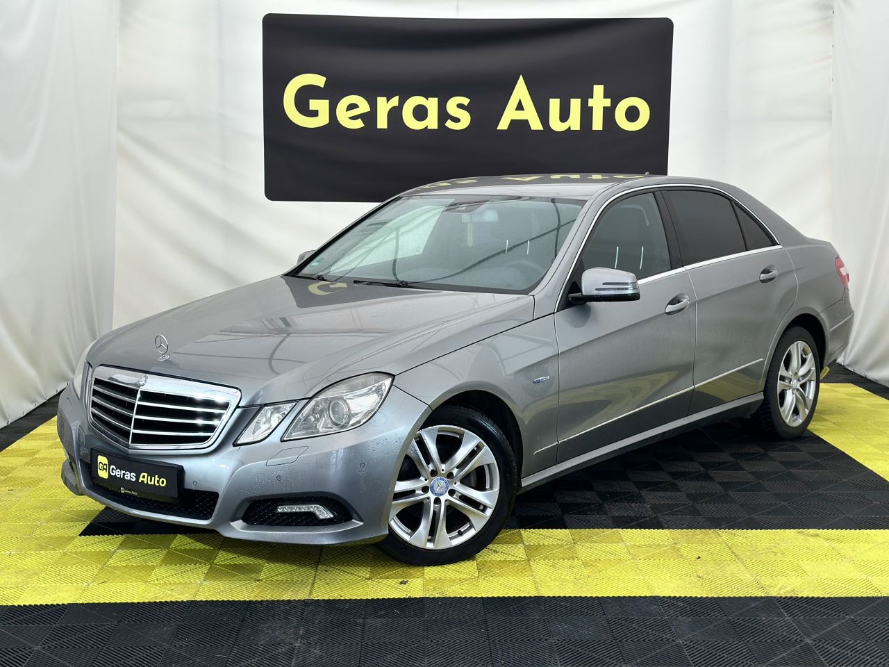 Mercedes-Benz E220, sedanas