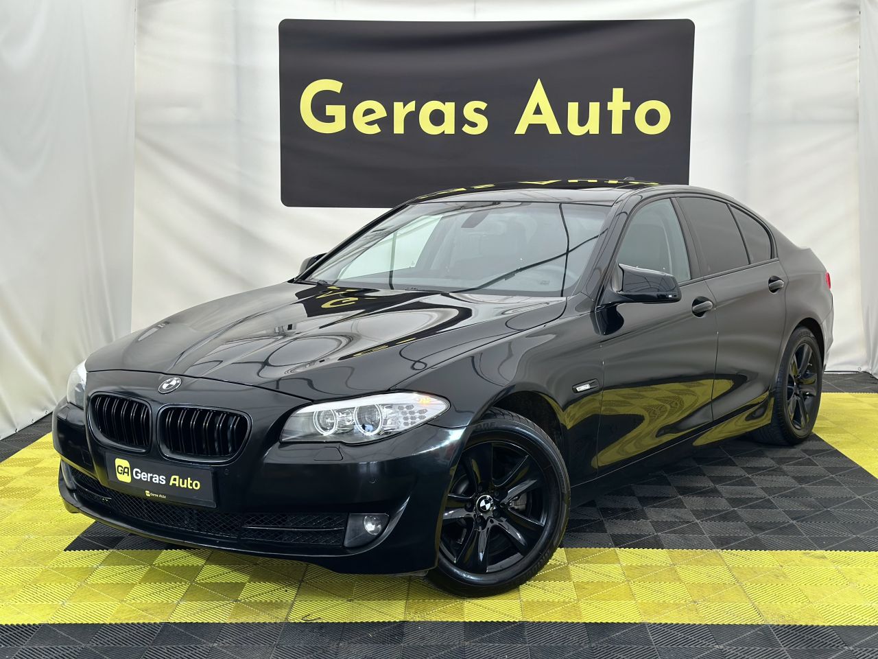 BMW 528, sedanas