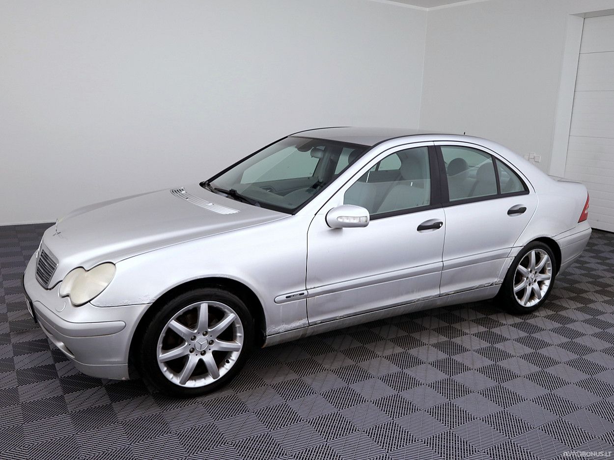 Mercedes-Benz C240 | 1