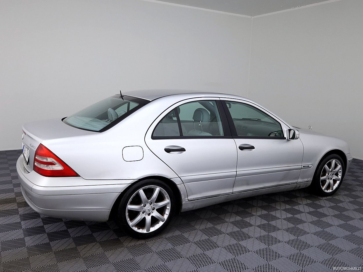 Mercedes-Benz C240 | 2