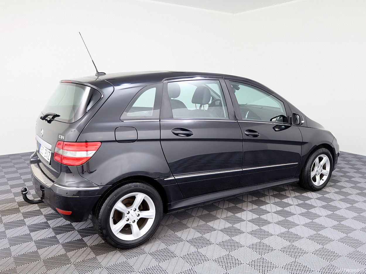 Mercedes-Benz B180 | 2