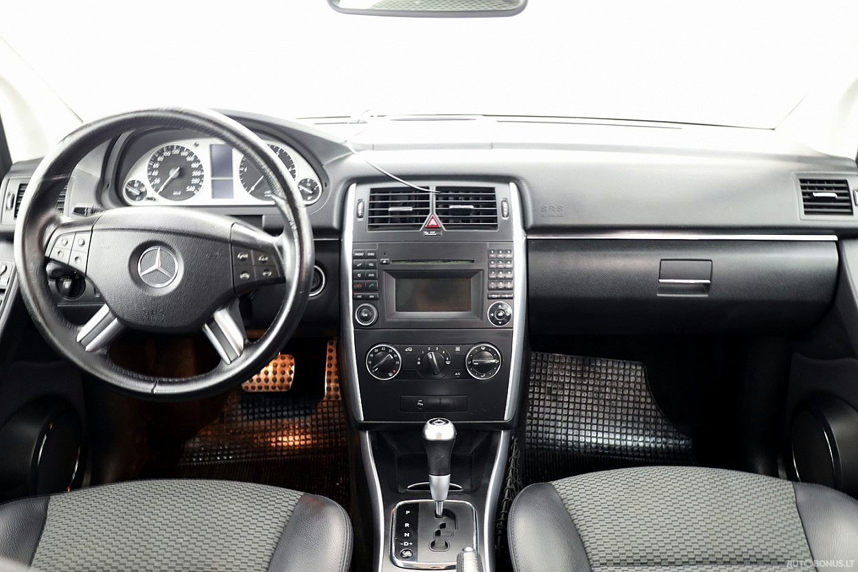Mercedes-Benz B180 | 4
