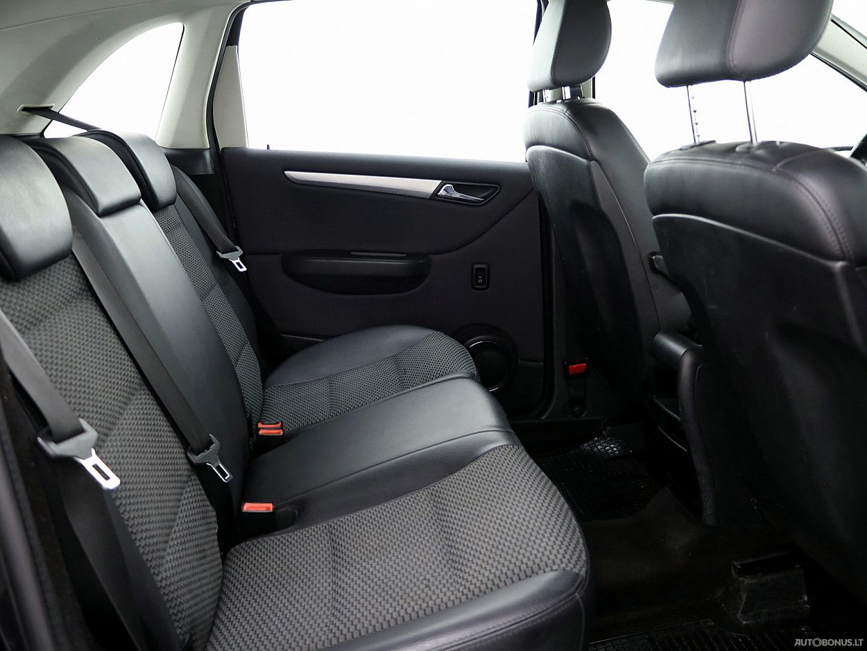 Mercedes-Benz B180 | 6