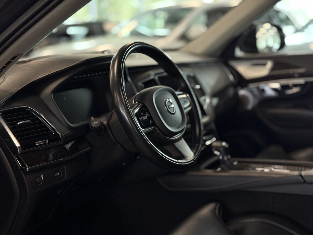Volvo XC90 | 28