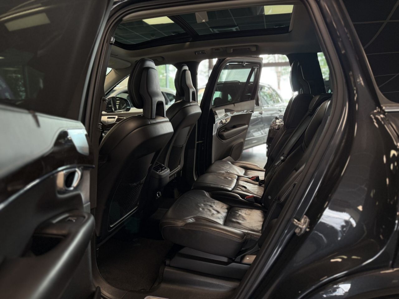 Volvo XC90 | 25