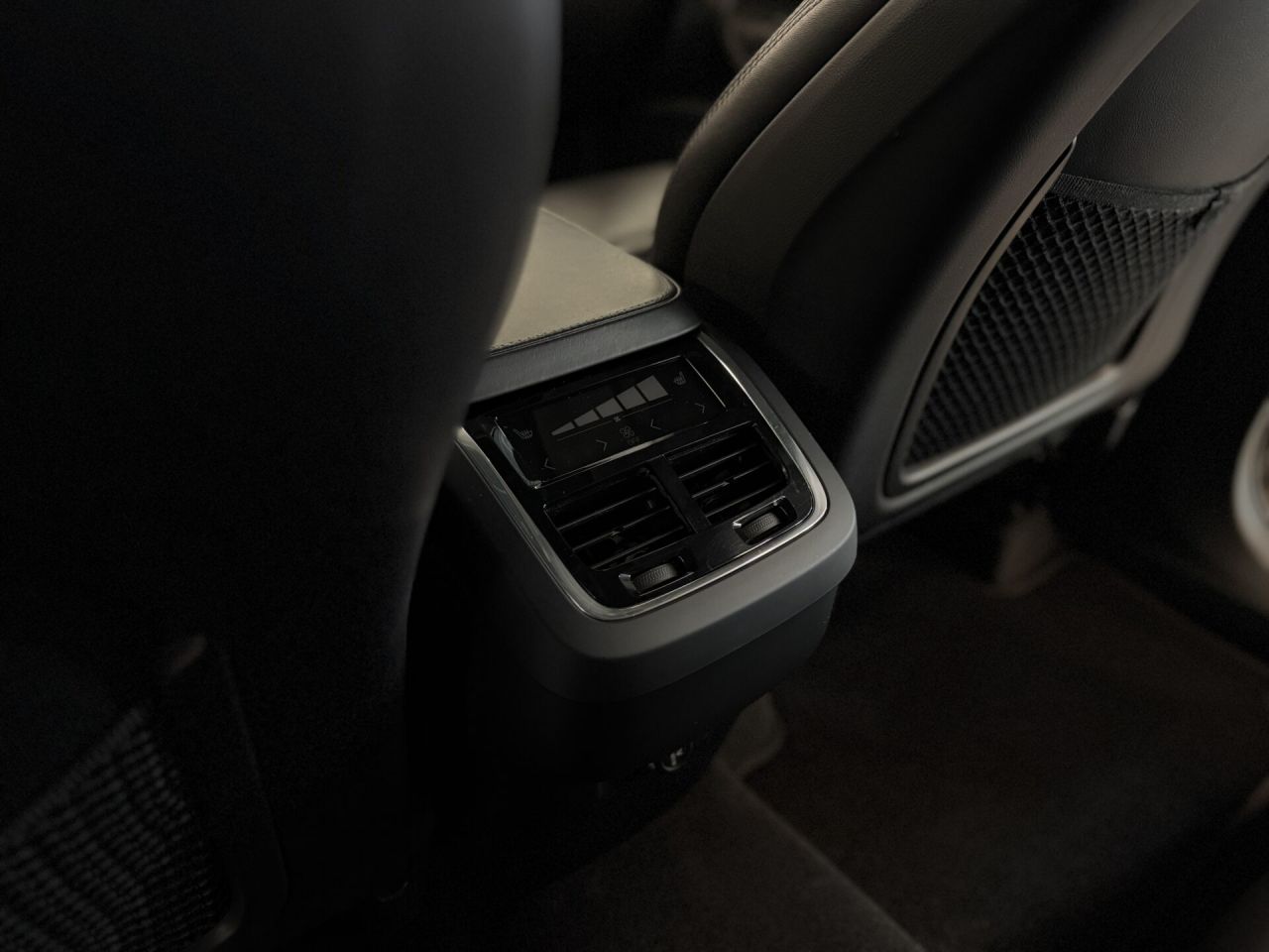 Volvo XC90 | 24