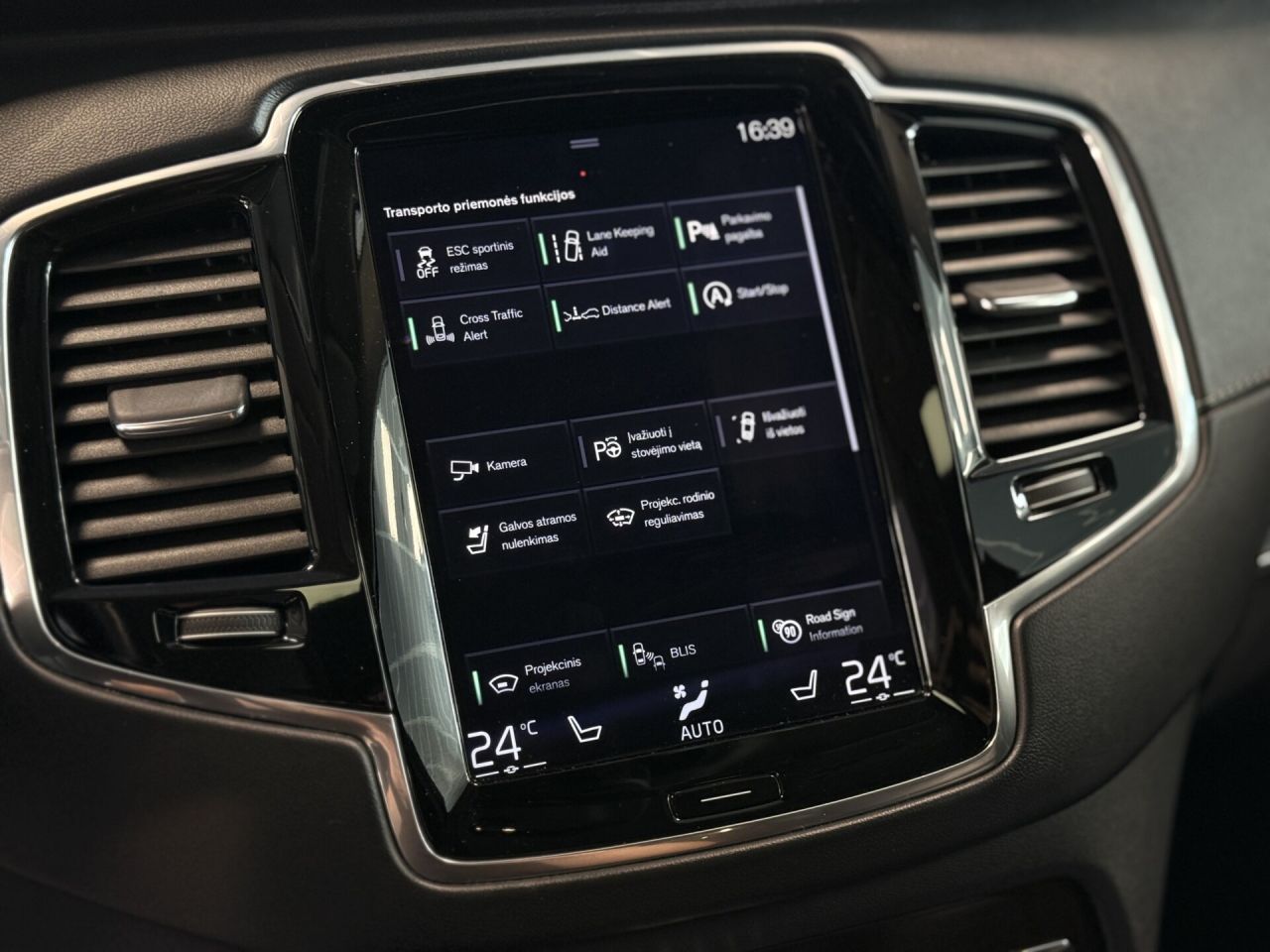Volvo XC90 | 35
