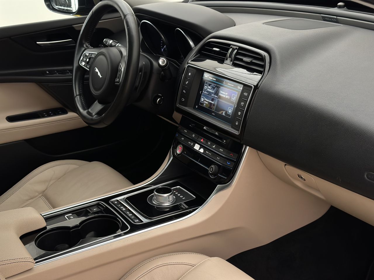 Jaguar XE | 13
