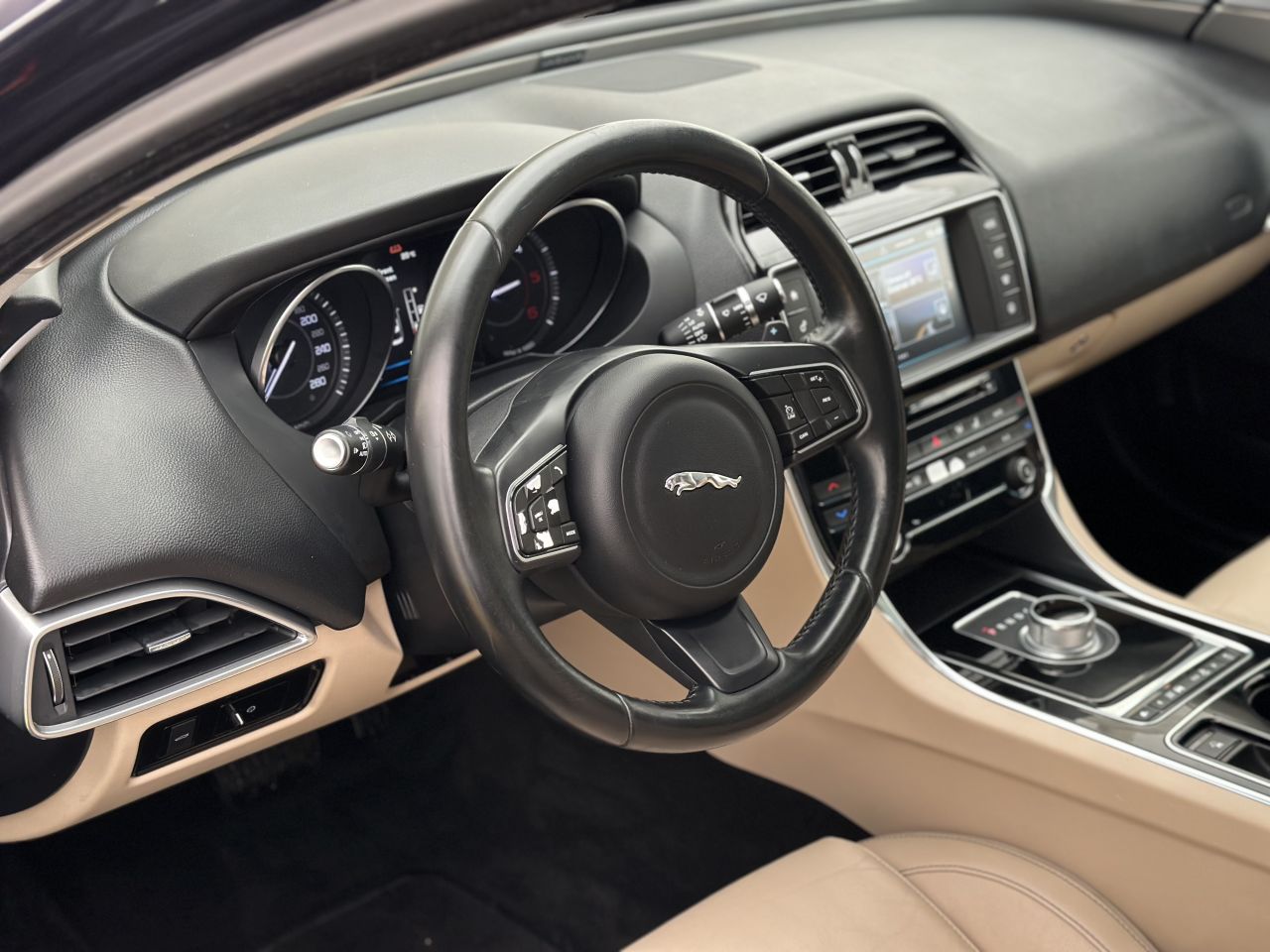 Jaguar XE | 7