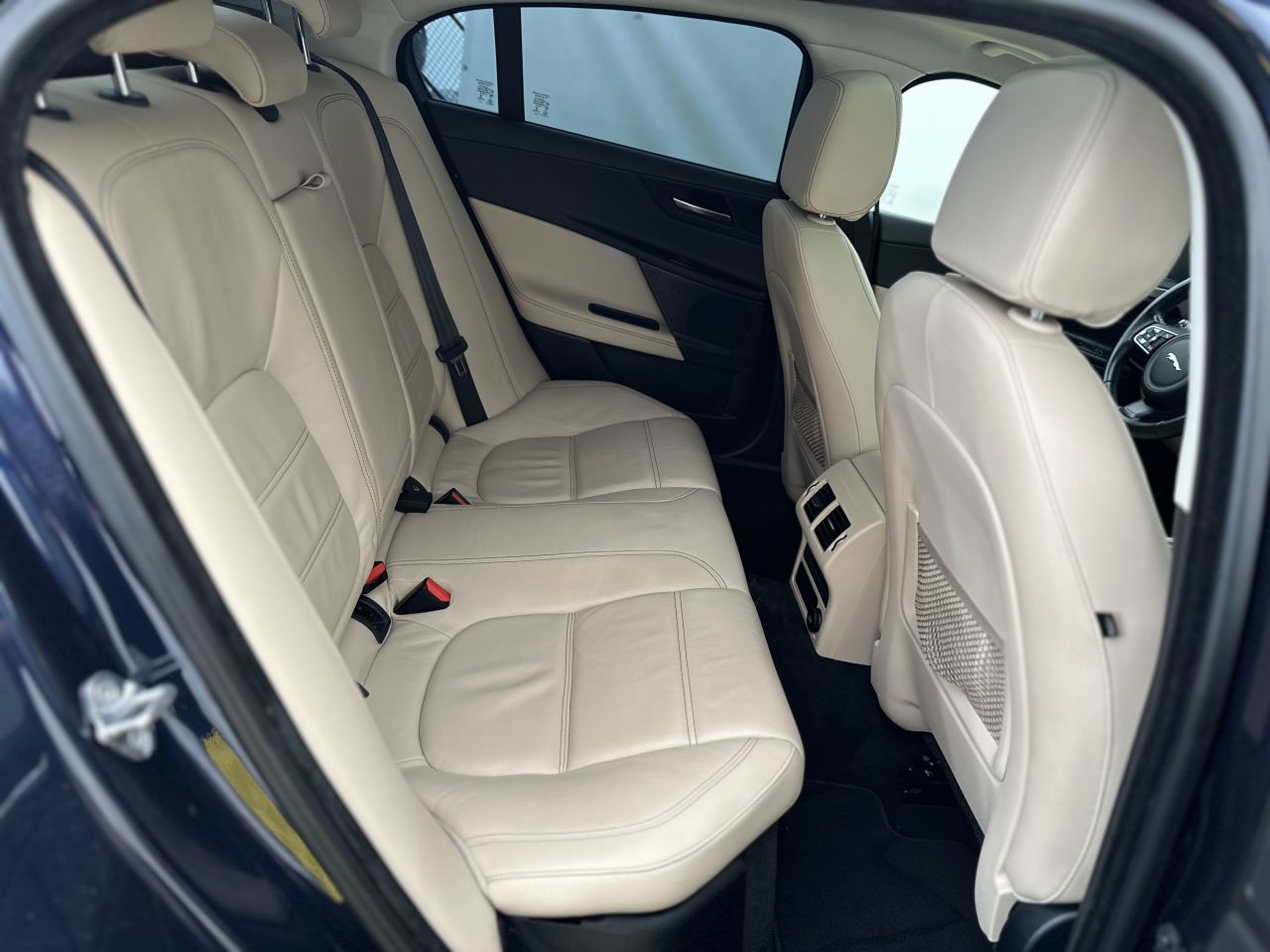 Jaguar XE | 11