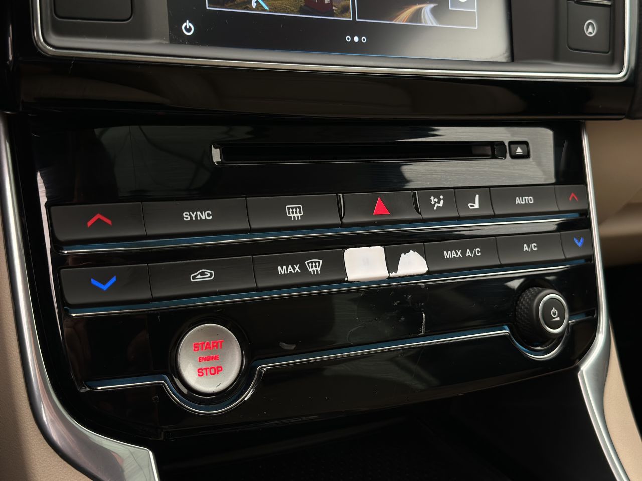 Jaguar XE | 17