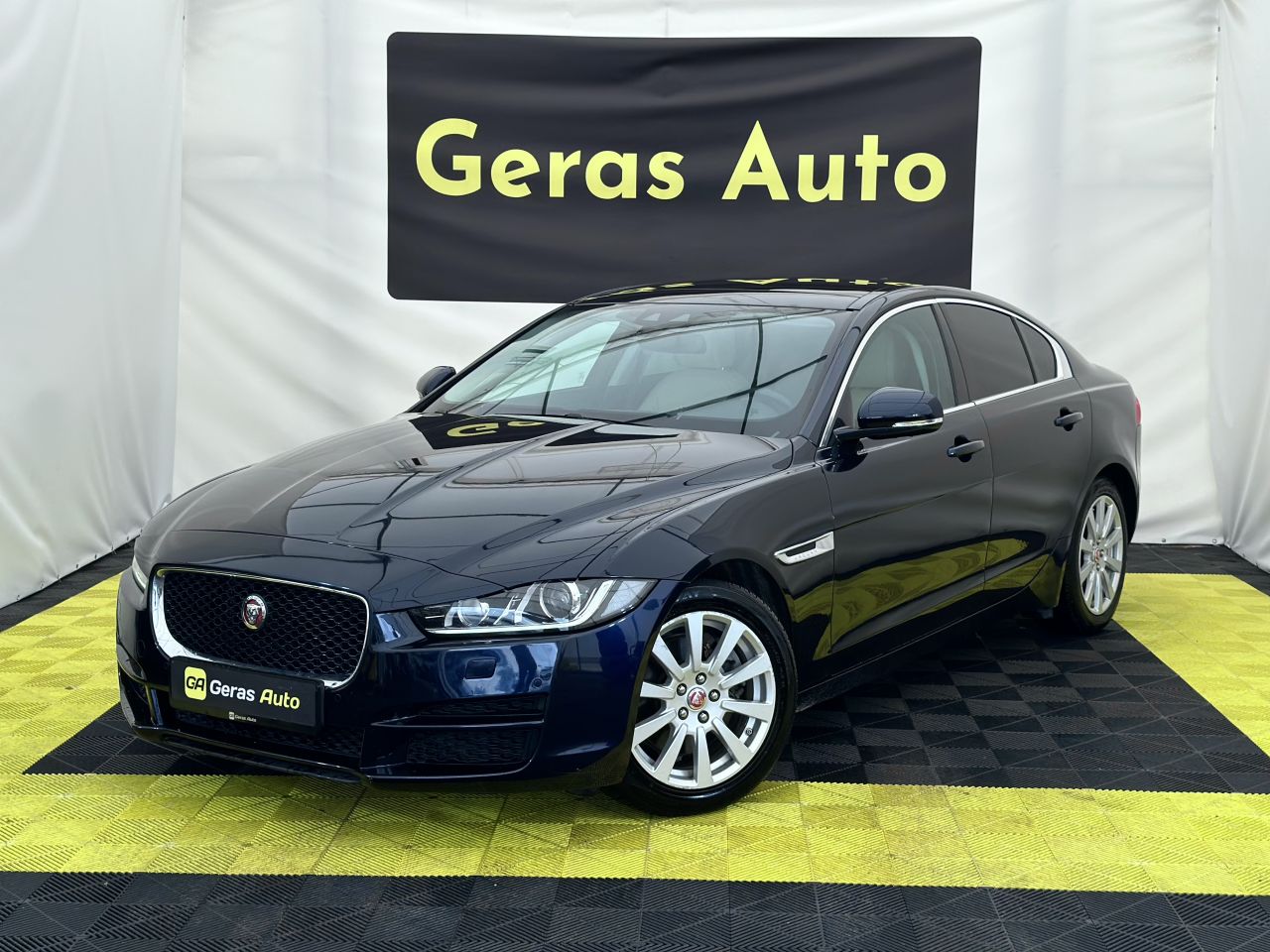 Jaguar XE, sedanas