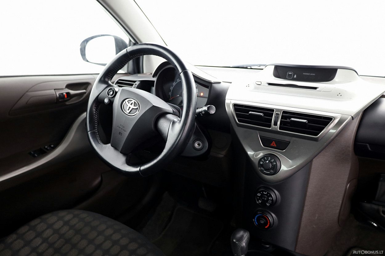 Toyota iQ | 4