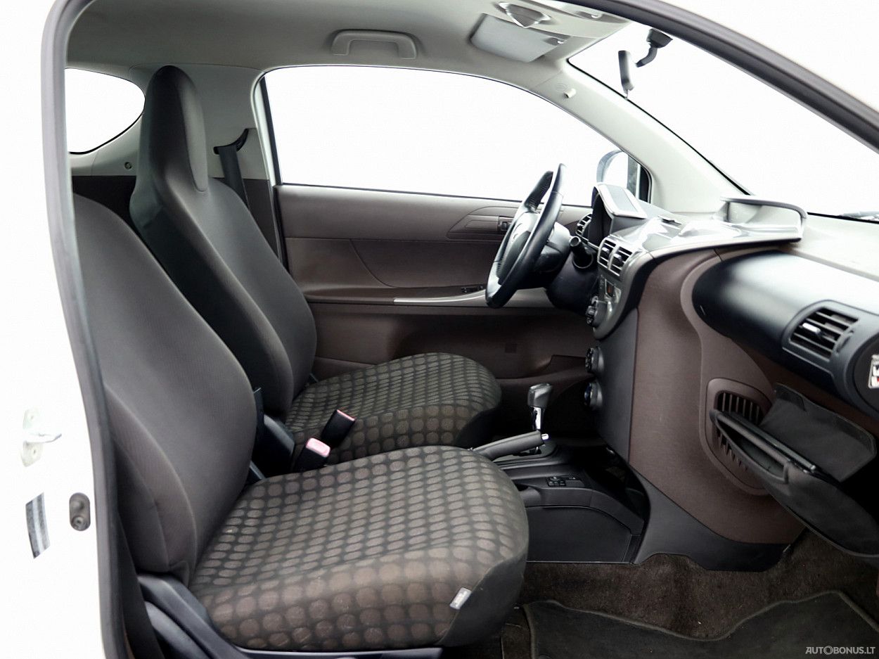 Toyota iQ | 5