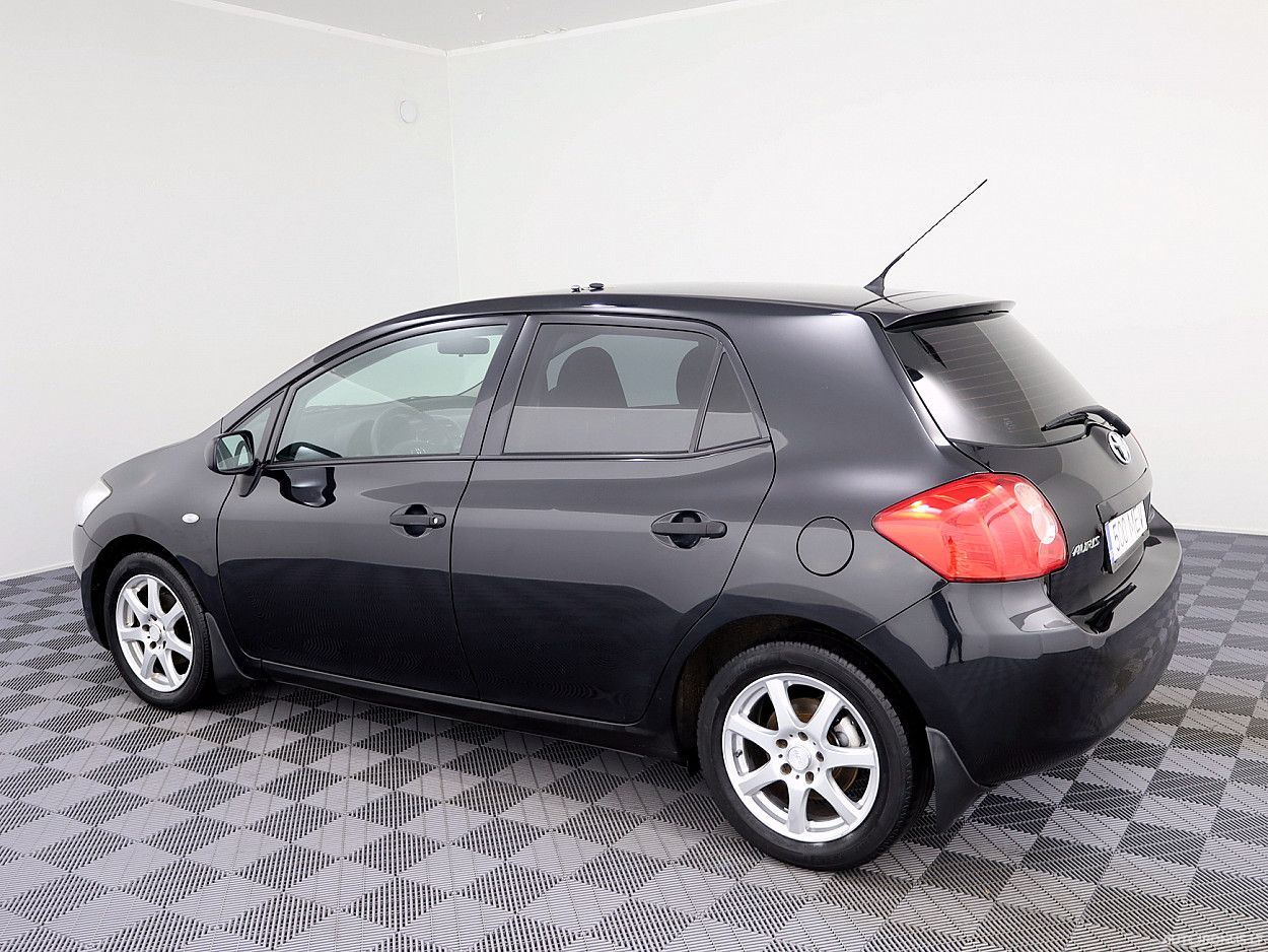 Toyota Auris | 3