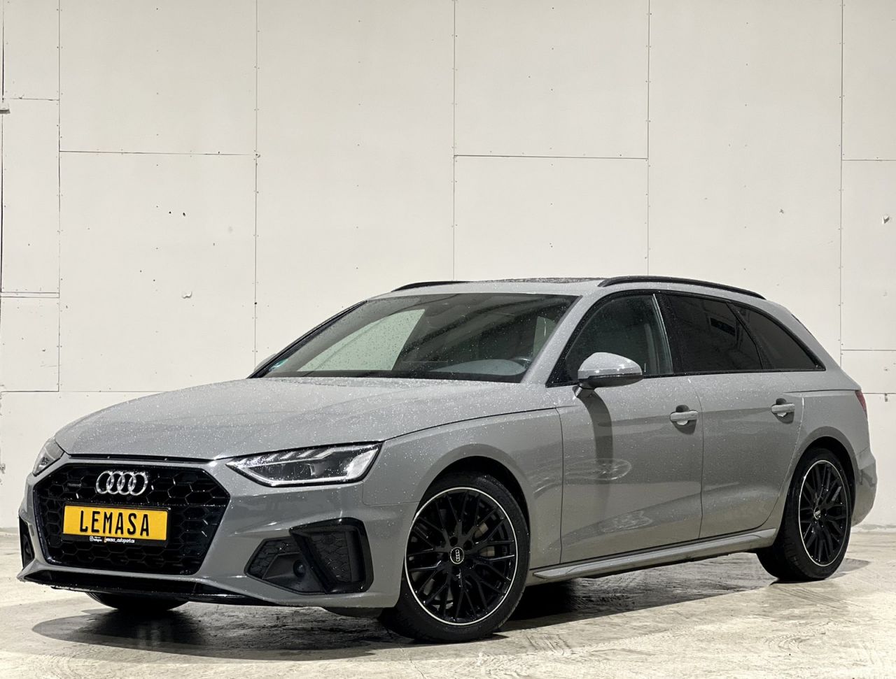 Audi A4, Универсал