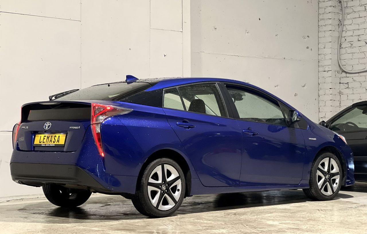 Toyota Prius | 2