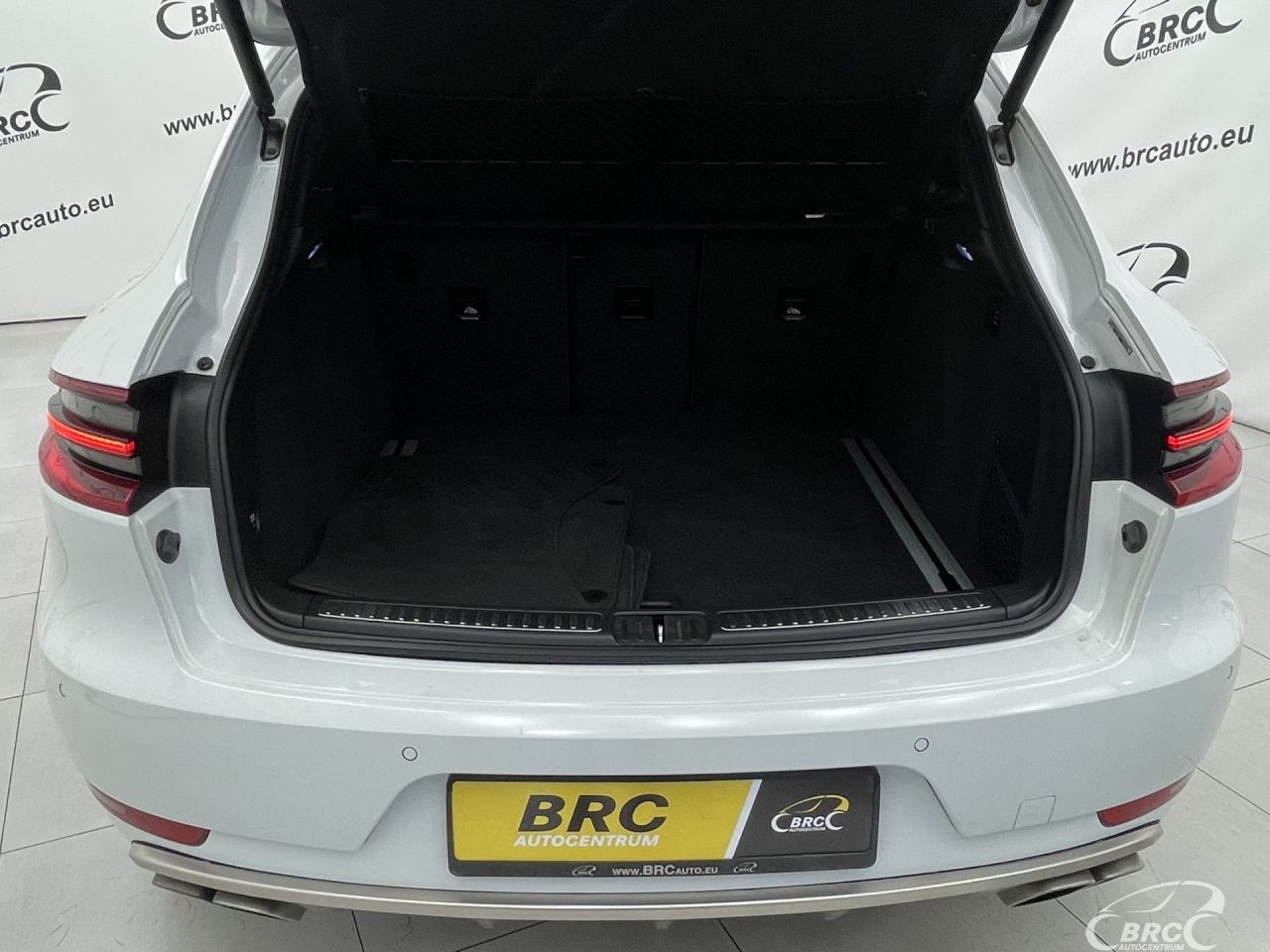 Porsche Macan | 53