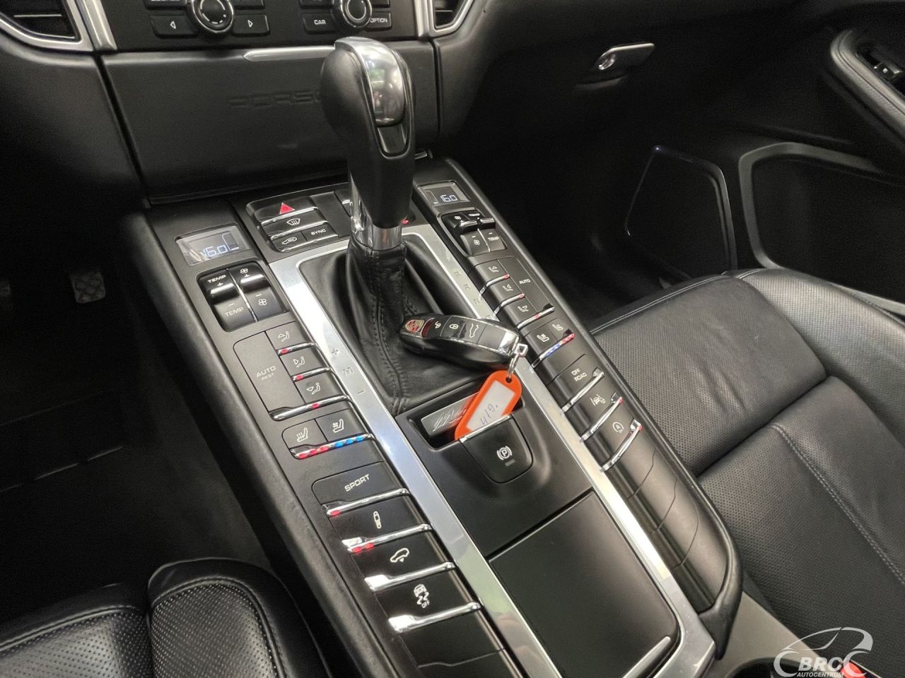 Porsche Macan | 26