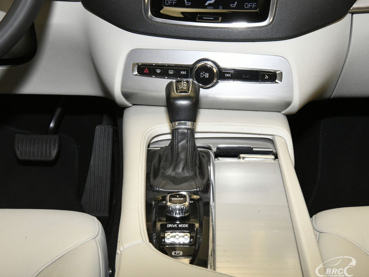 Volvo XC90 | 18