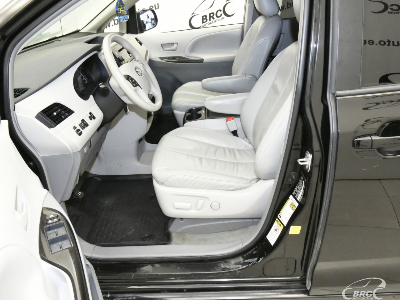 Toyota Sienna | 22