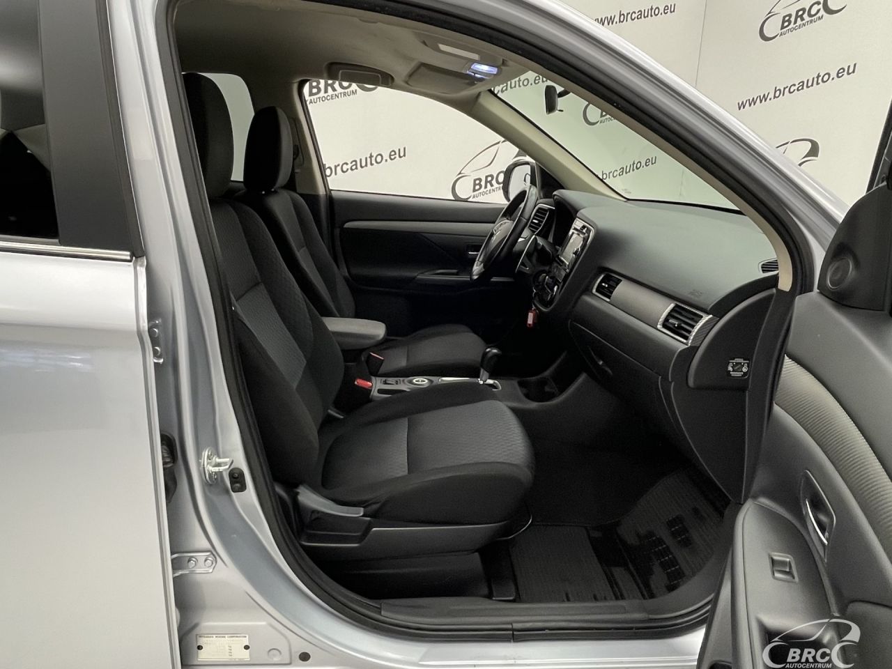 Mitsubishi Outlander | 3