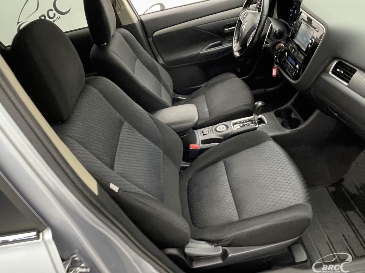 Mitsubishi Outlander | 4
