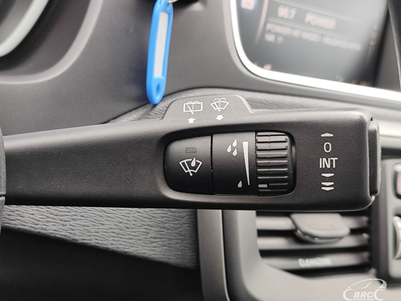 Volvo V40 | 24