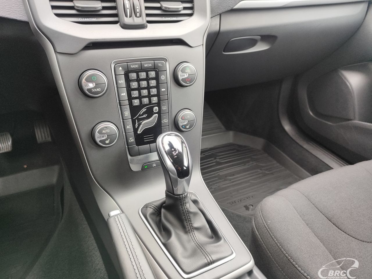 Volvo V40 | 26