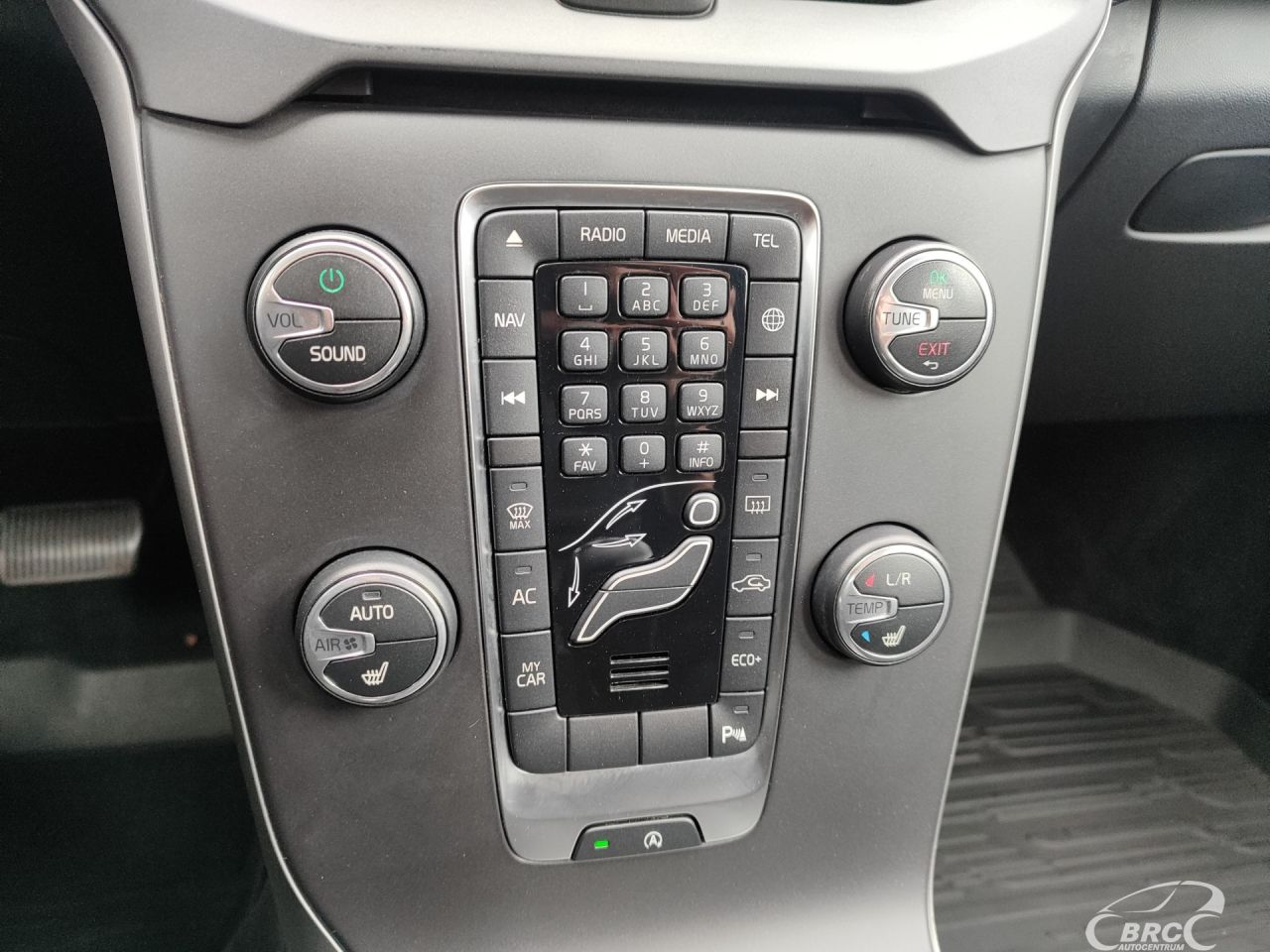 Volvo V40 | 27