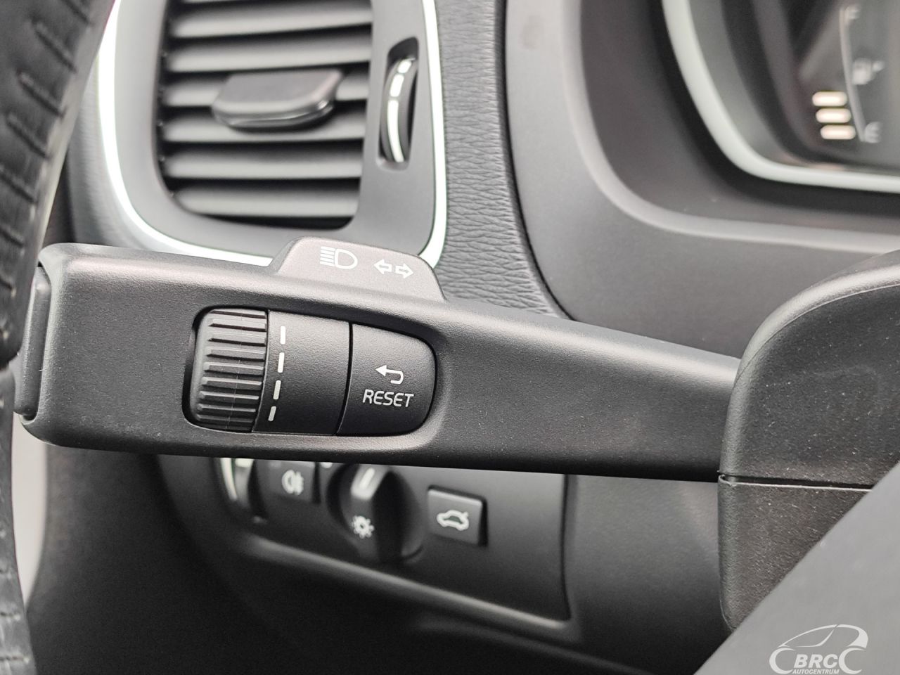 Volvo V40 | 23