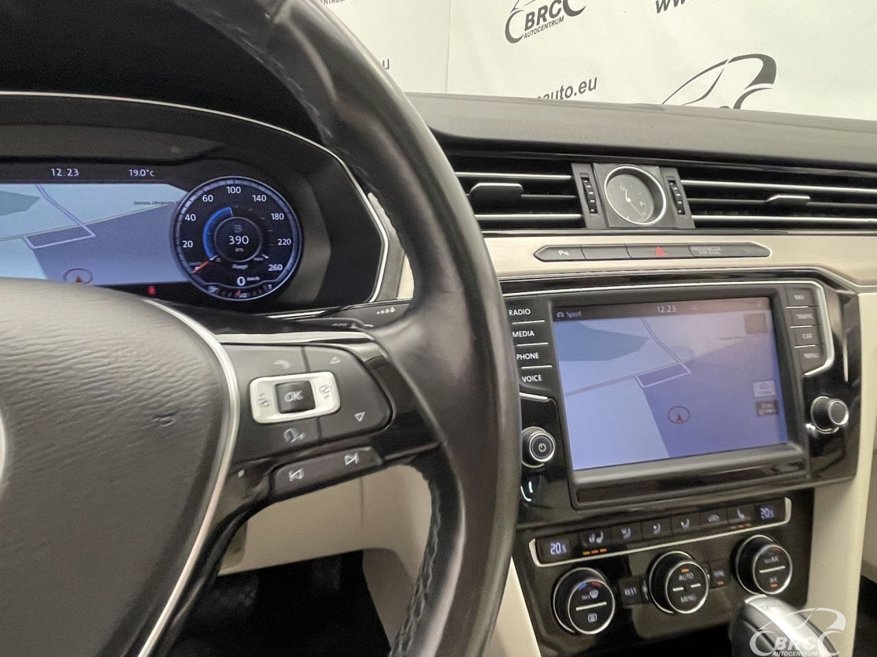 Volkswagen Passat | 30