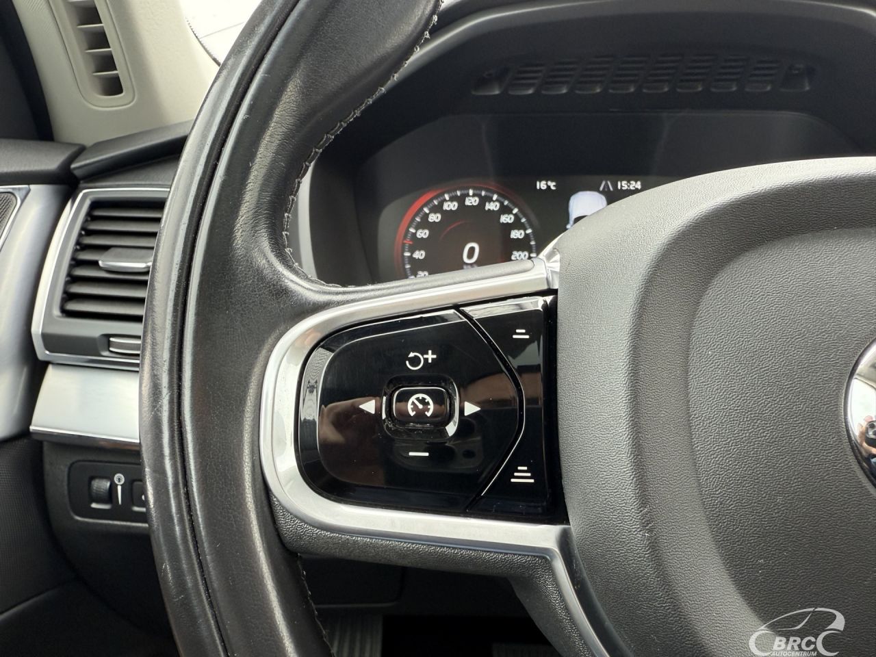 Volvo XC90 | 30