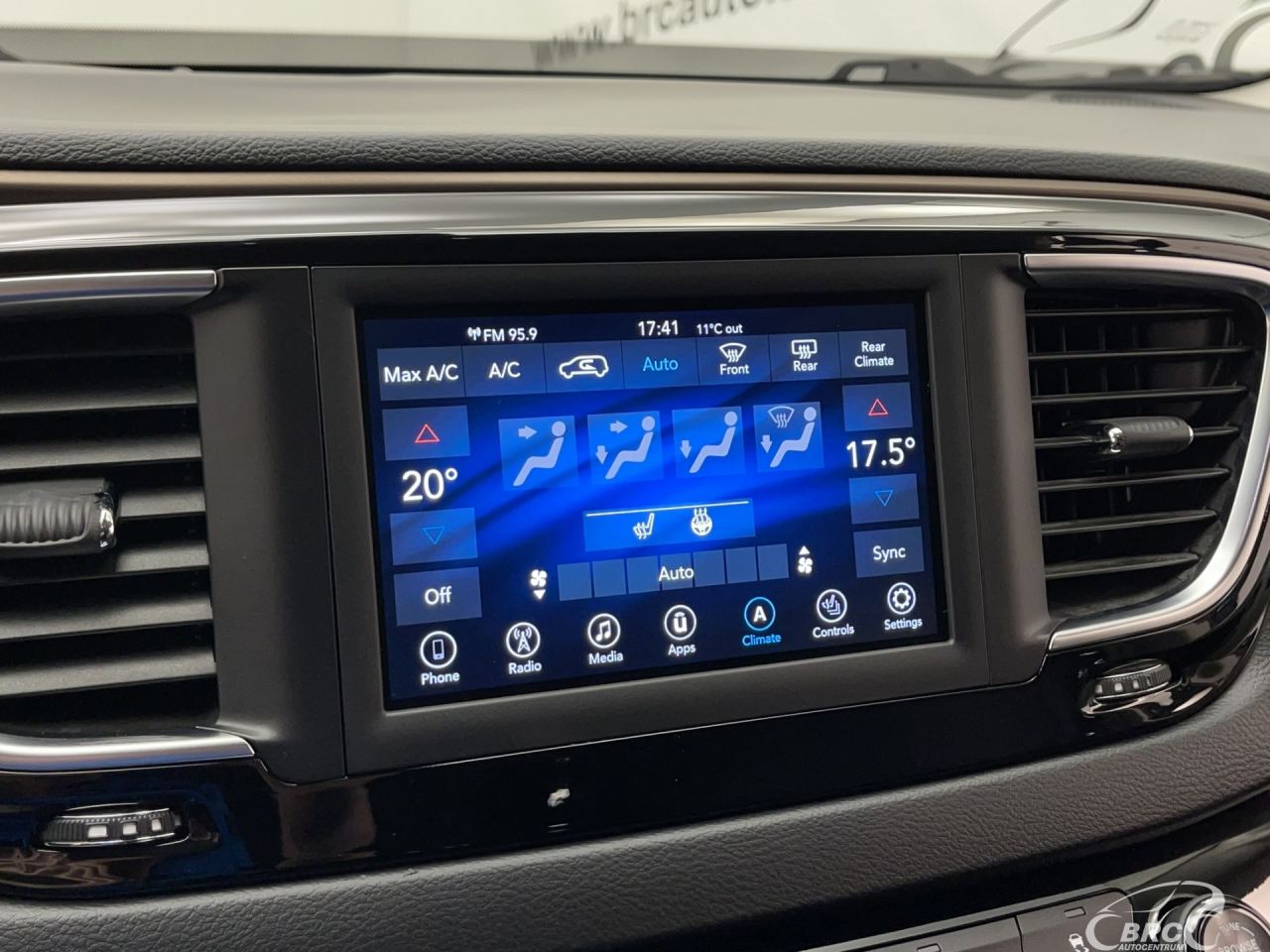 Chrysler Pacifica | 32