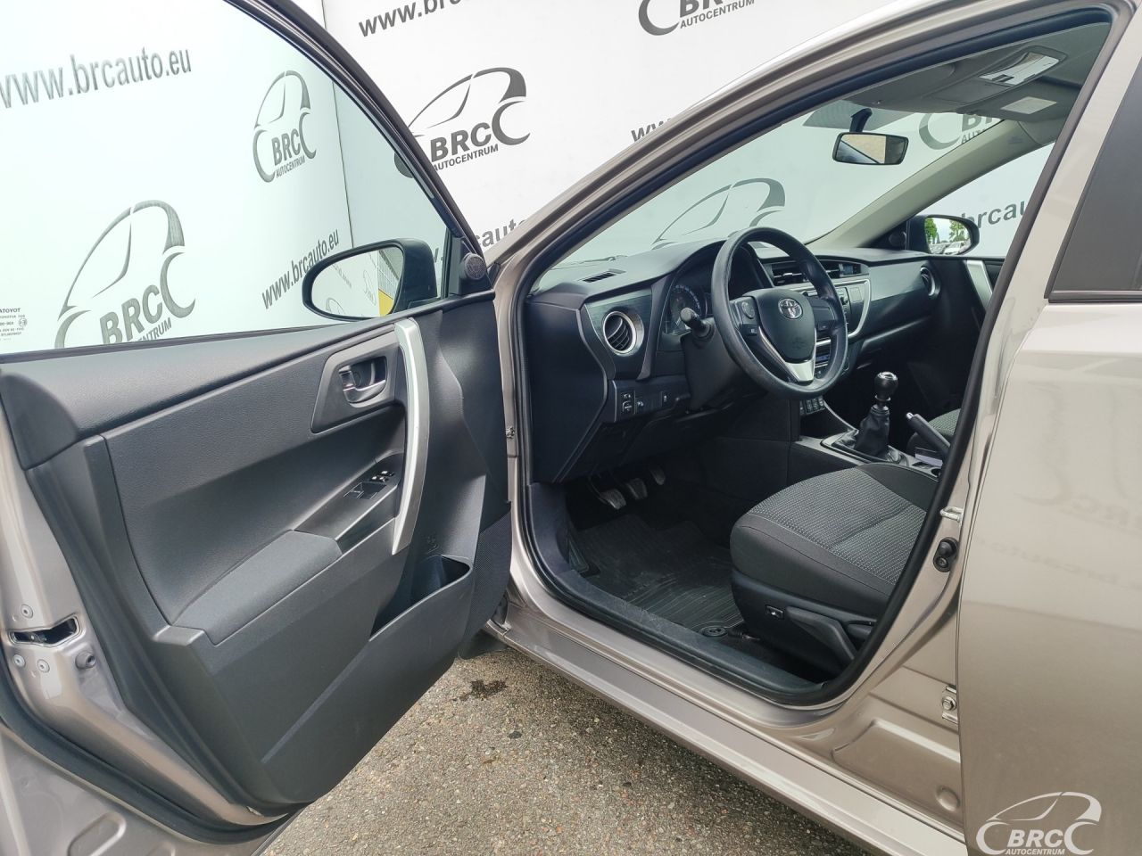 Toyota Auris | 19