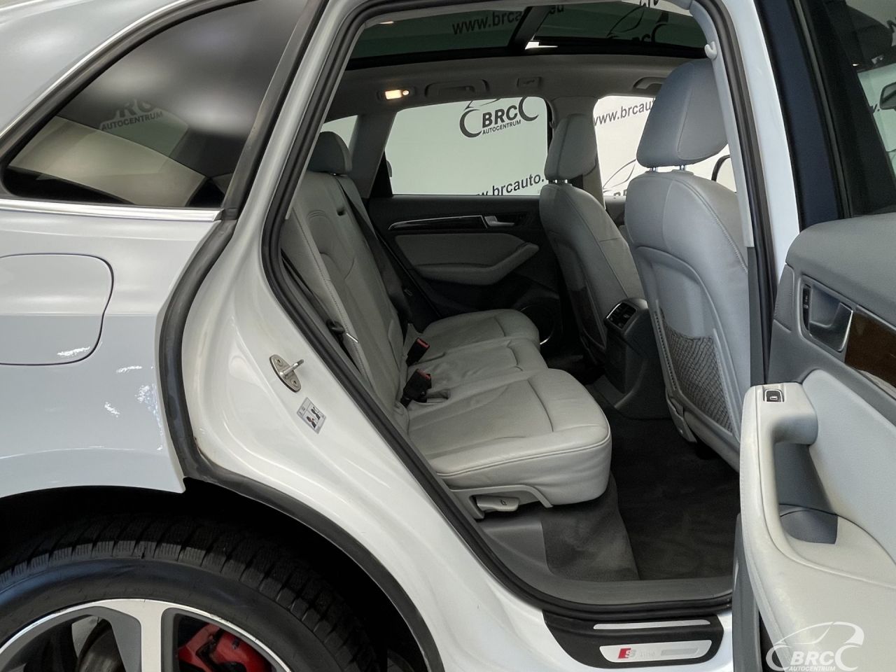 Audi Q5 | 10