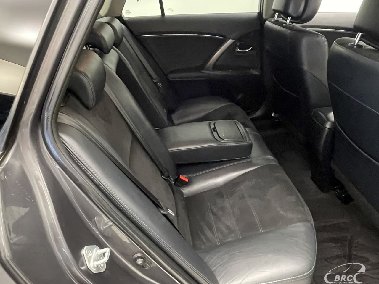 Toyota Avensis | 9
